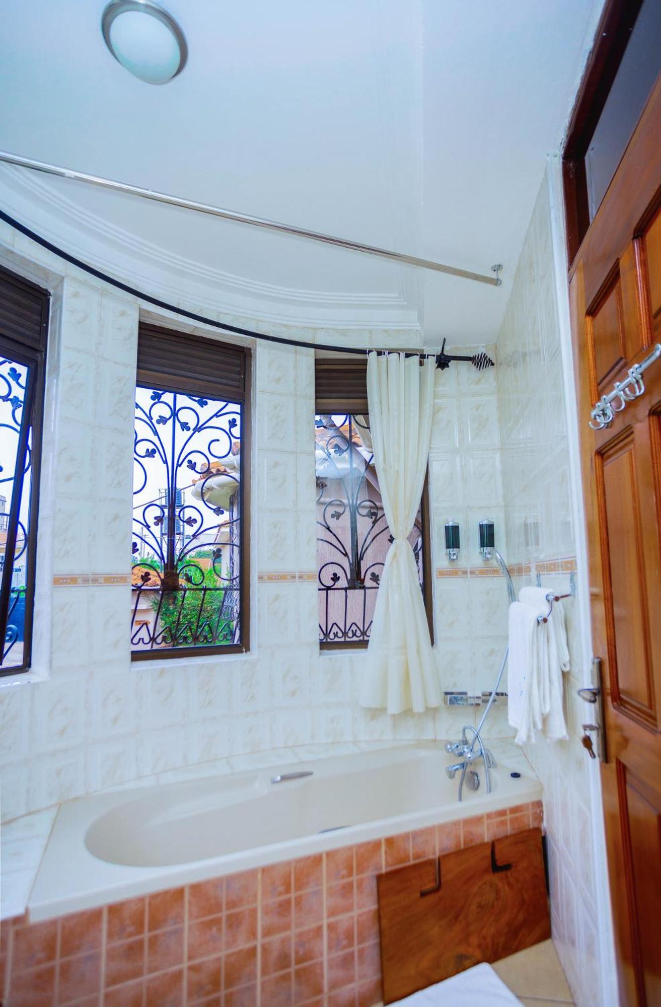 Gazelle Guest House Kampala Zewnętrze zdjęcie